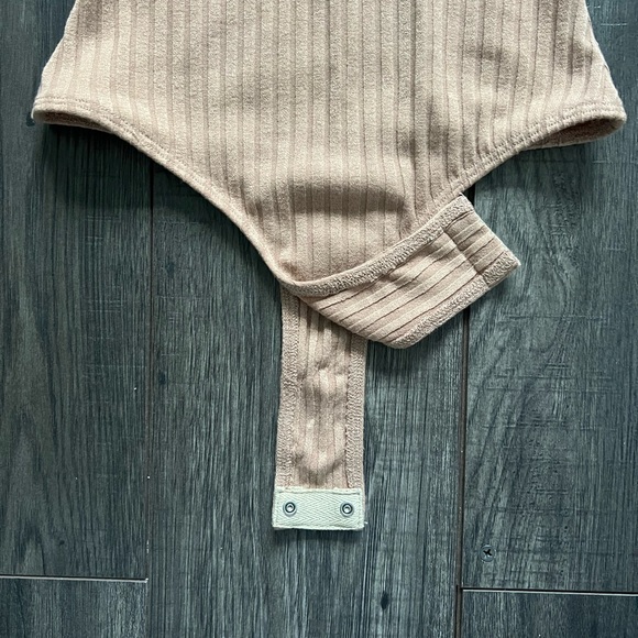 JLUXLABEL | NUDE / CAMEL THICK RIB BODYSUIT - Picture 2 of 3